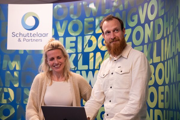 Annemiek en Dennis bij de kick-off van een groot event